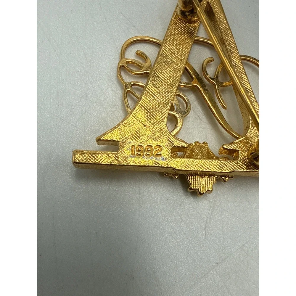 Vintage 1992 Gold Tone Initial‎ Triangle Brooch Rhinestone Script Pin 1.5 Inch